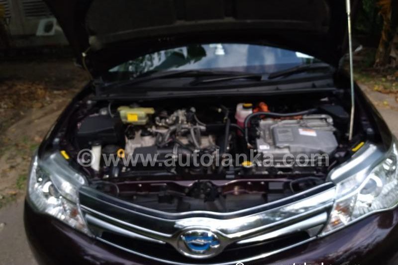 Toyota Axio Hybrid 2015