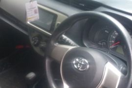 TOYOTA VITZ 2015