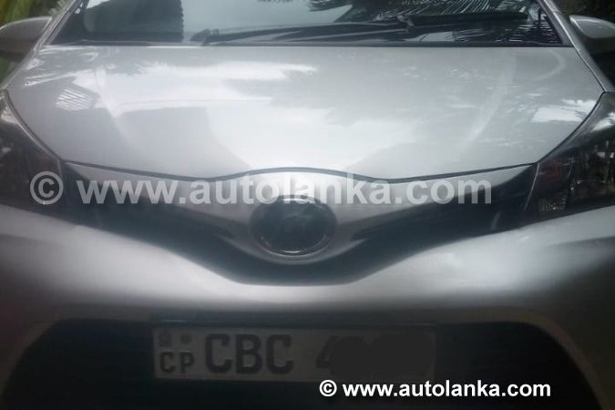 TOYOTA VITZ 2015