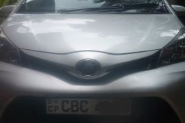 TOYOTA VITZ 2015