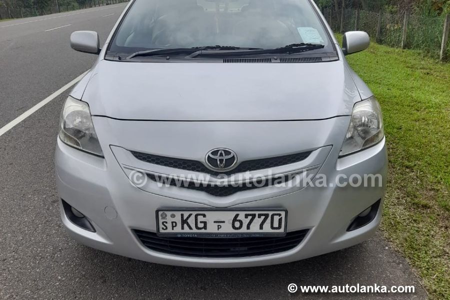 toyota yaris car