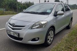 toyota yaris car 