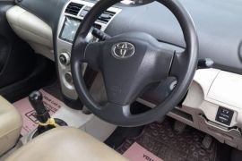 toyota yaris car 