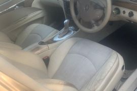 Mercedes-Benz / E200 Kompressor