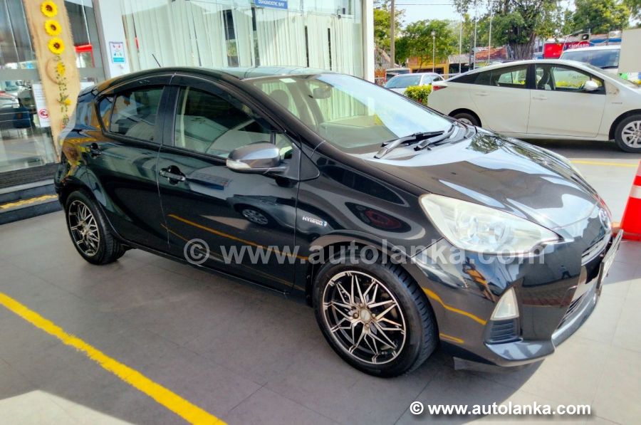 HOME USED TOYOTA AQUA S GRADE 2013 MINT CONDITION