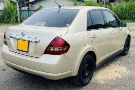 Nissan Tiida 2012