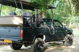 4 wheel Cab Nissan to sell