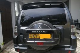 Mitsubishi Montero - 2013