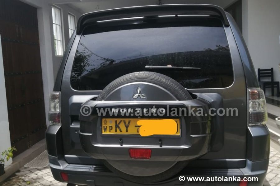 Mitsubishi Montero - 2013
