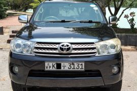 Black Toyota Fortuner 2.7 Petrol for sale